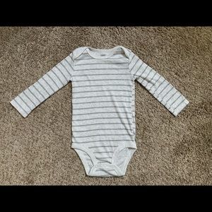 Carter’s adorable long sleeve onesie 18mo EUC!
